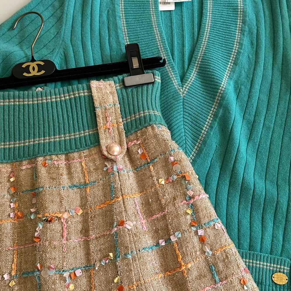 CHANEL Teal Ribbed V-Neck Sweater